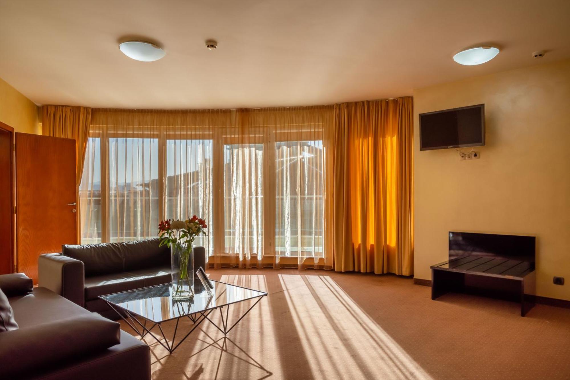 Europe Hotel — Photos 1